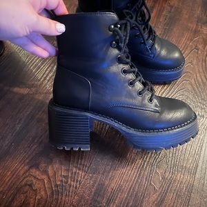 MIA combat boots